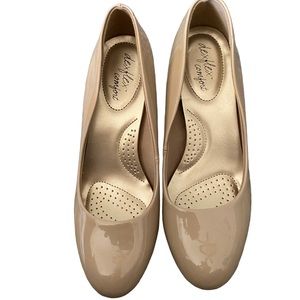 Nude patent look pumps by Dex Flex 8.5